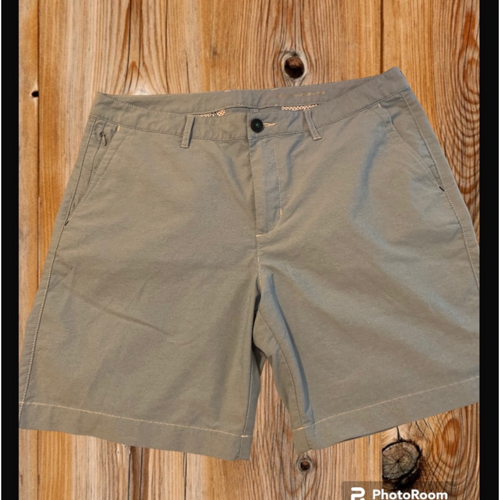 Tommy Bahama chambray blue with white stitching 36 waist